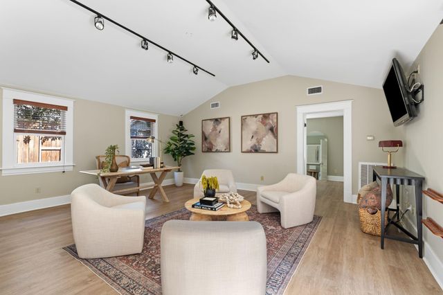 411 Bayland Avenue, Houston, TX 77009