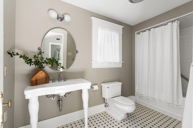 411 Bayland Avenue, Houston, TX 77009