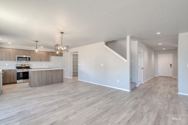 1144 W Cub River Dr, Meridian, ID 83642