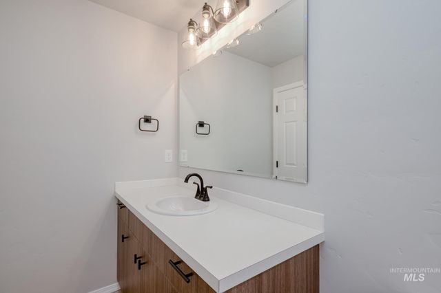 1144 W Cub River Dr, Meridian, ID 83642