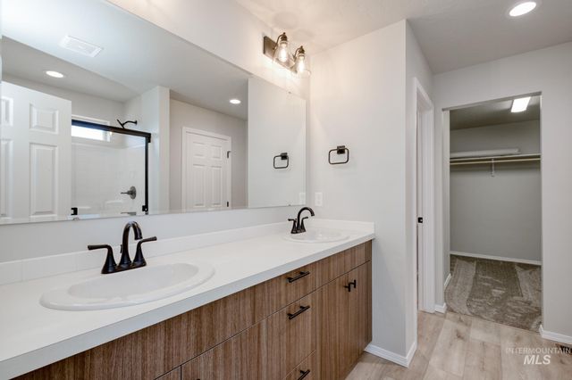 1144 W Cub River Dr, Meridian, ID 83642