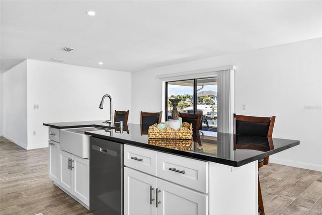 5448 LEEWARD LANE, New Port Richey, FL 34652