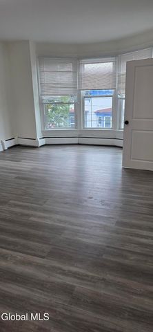 32 Broad Street, Waterford, NY 12188