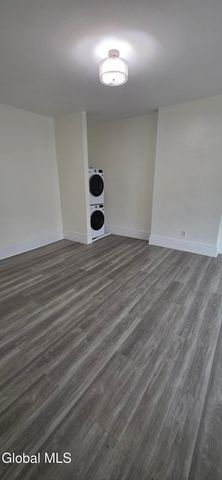 32 Broad Street, Waterford, NY 12188