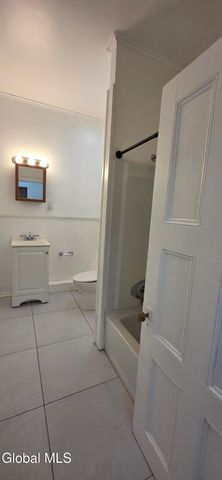 32 Broad Street, Waterford, NY 12188