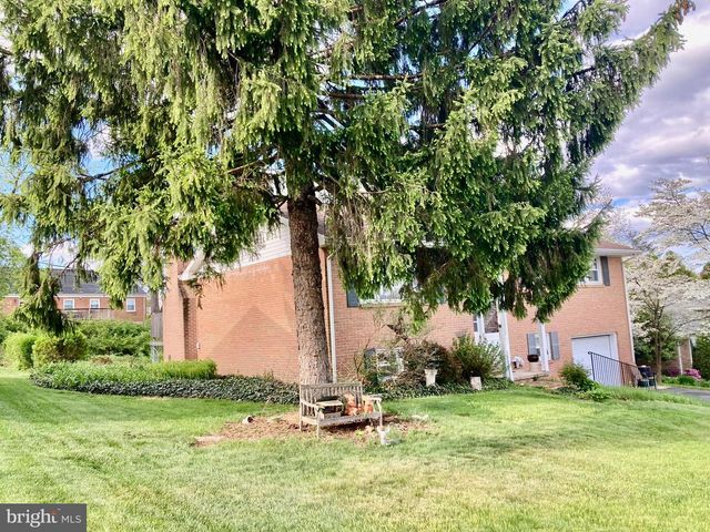 733 BEACH ST, Reading, PA 19605