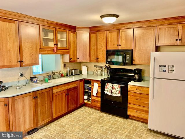 733 BEACH ST, Reading, PA 19605