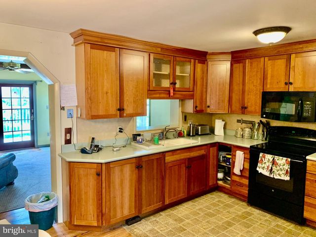 733 BEACH ST, Reading, PA 19605