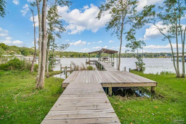 5708 Lakeside Ct, Milton, FL 32583