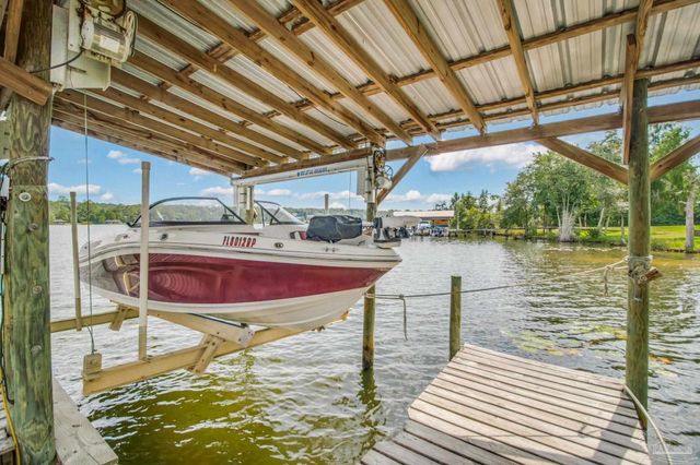 5708 Lakeside Ct, Milton, FL 32583