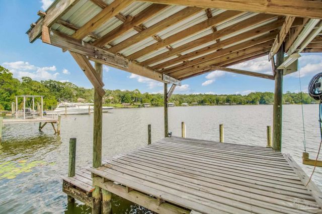 5708 Lakeside Ct, Milton, FL 32583