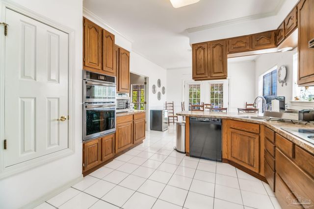 5708 Lakeside Ct, Milton, FL 32583