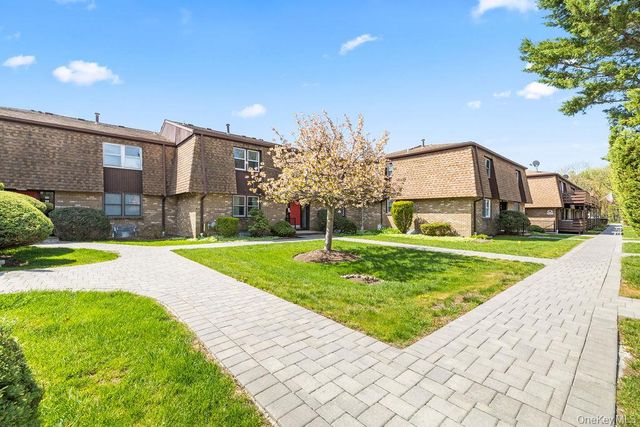 19 New Holland Village, Nanuet, NY 10954