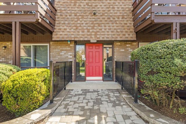 19 New Holland Village, Nanuet, NY 10954