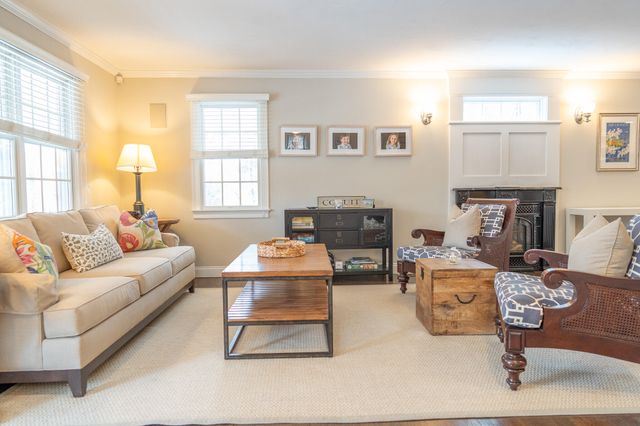 10 Abbey Gate Road, Cotuit, MA 02635