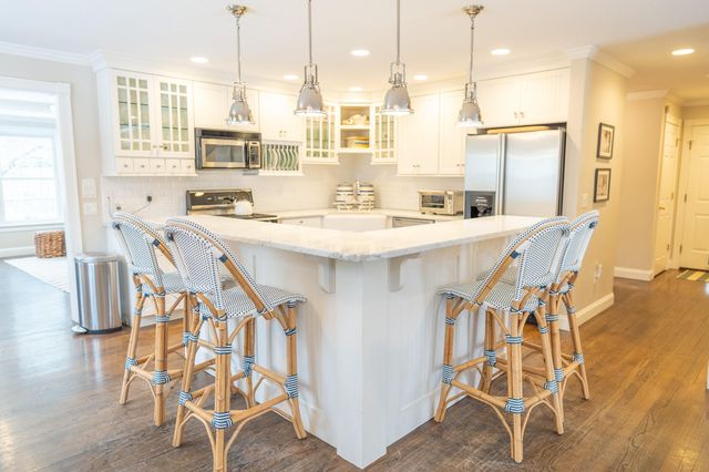 10 Abbey Gate Road, Cotuit, MA 02635
