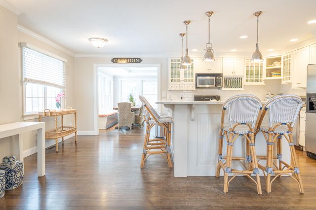 10 Abbey Gate Road, Cotuit, MA 02635