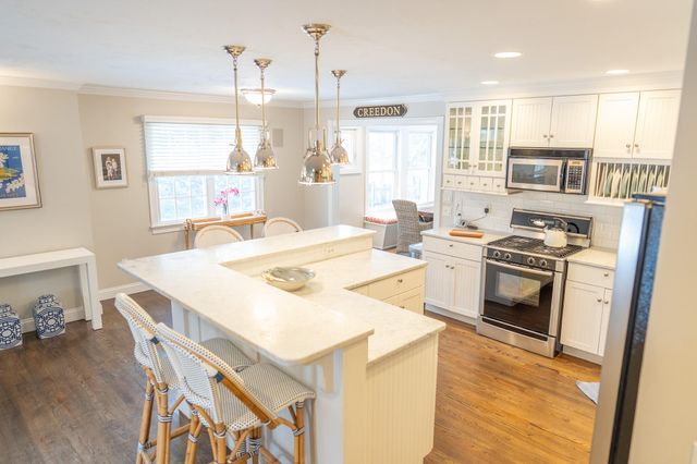 10 Abbey Gate Road, Cotuit, MA 02635