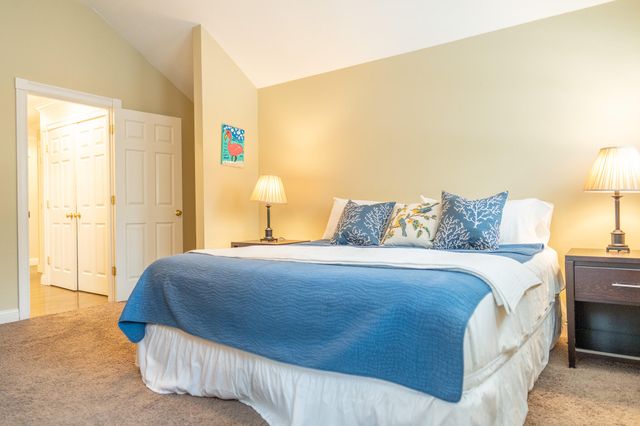 10 Abbey Gate Road, Cotuit, MA 02635