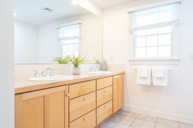 10 Abbey Gate Road, Cotuit, MA 02635