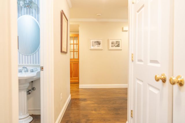 10 Abbey Gate Road, Cotuit, MA 02635