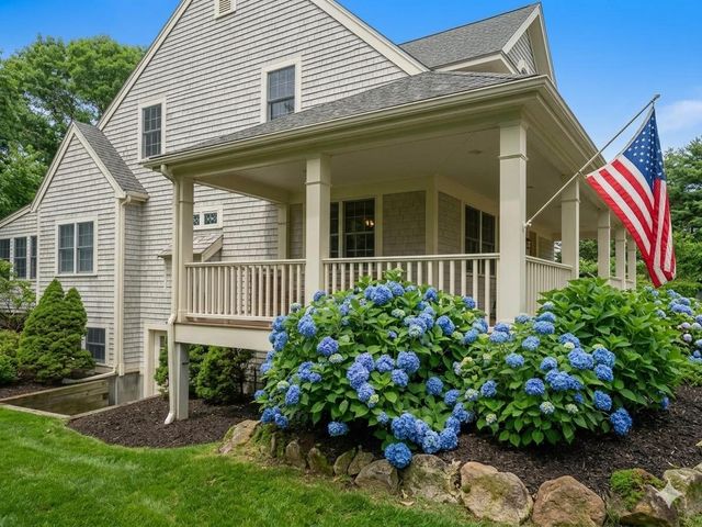 10 Abbey Gate Road, Cotuit, MA 02635