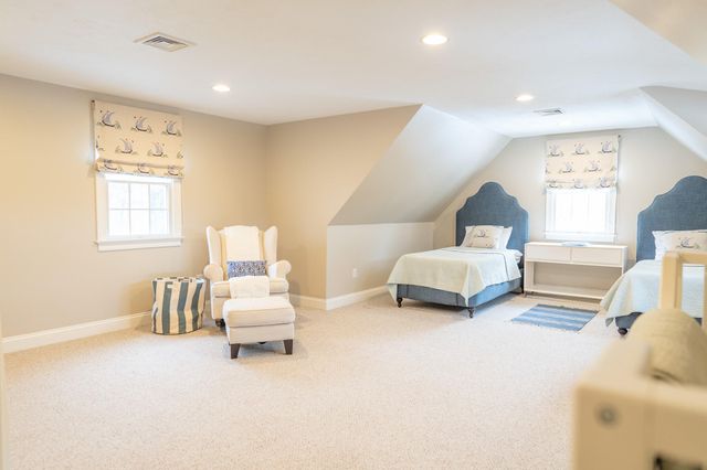 10 Abbey Gate Road, Cotuit, MA 02635