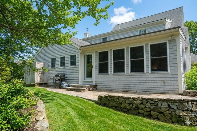 10 Abbey Gate Road, Cotuit, MA 02635