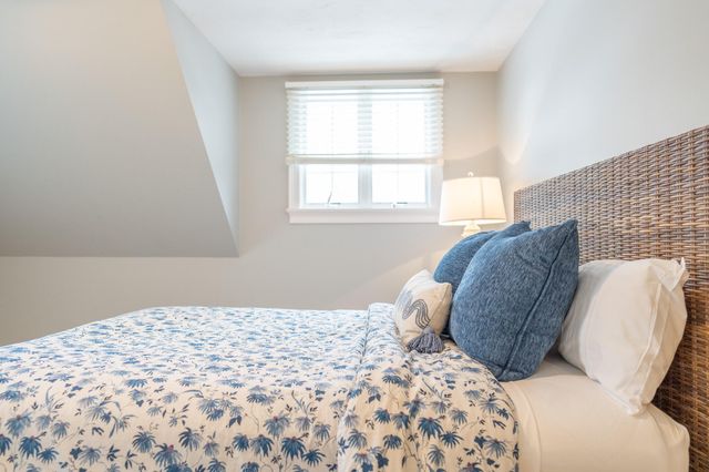 10 Abbey Gate Road, Cotuit, MA 02635