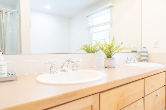 10 Abbey Gate Road, Cotuit, MA 02635