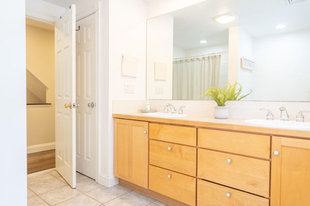 10 Abbey Gate Road, Cotuit, MA 02635