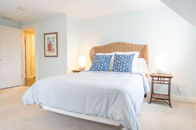 10 Abbey Gate Road, Cotuit, MA 02635