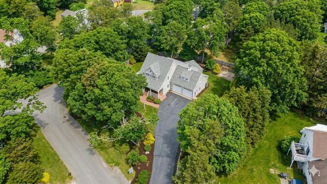 10 Abbey Gate Road, Cotuit, MA 02635