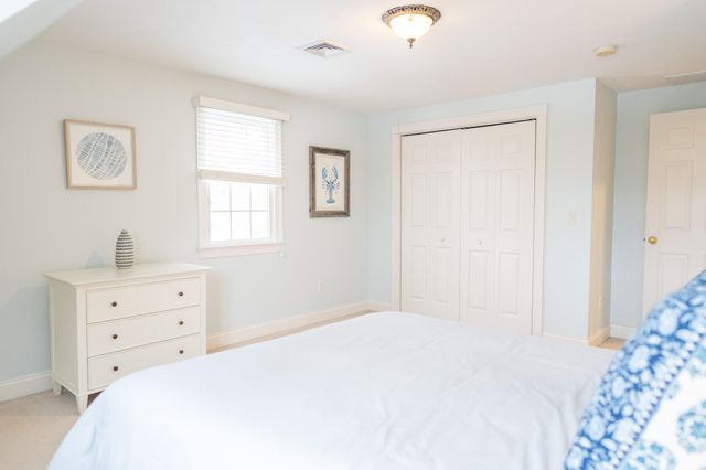 10 Abbey Gate Road, Cotuit, MA 02635