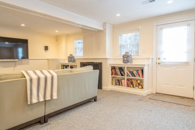 10 Abbey Gate Road, Cotuit, MA 02635