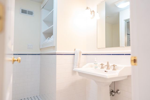 10 Abbey Gate Road, Cotuit, MA 02635