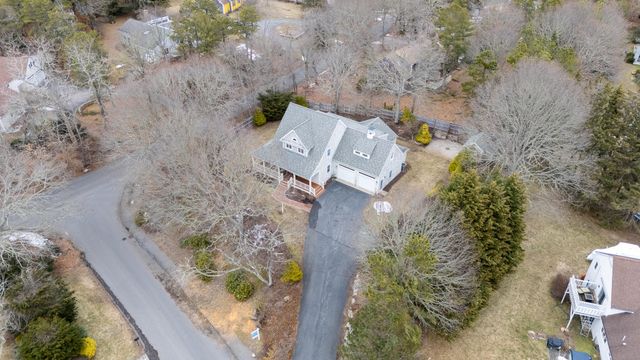 10 Abbey Gate Road, Cotuit, MA 02635