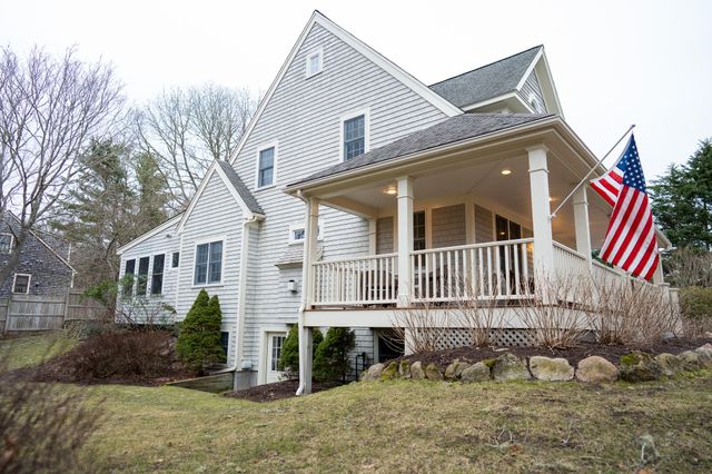 10 Abbey Gate Road, Cotuit, MA 02635