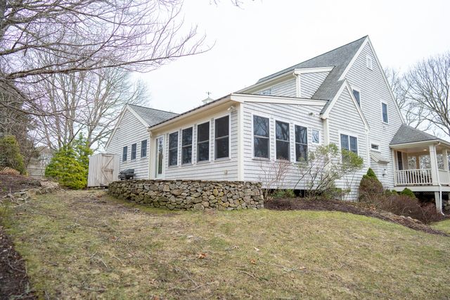 10 Abbey Gate Road, Cotuit, MA 02635