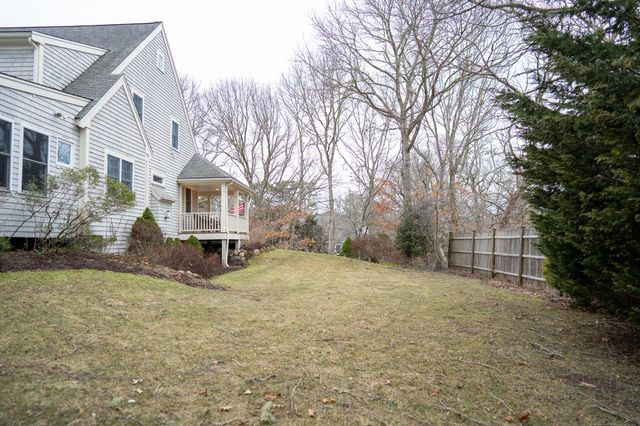 10 Abbey Gate Road, Cotuit, MA 02635