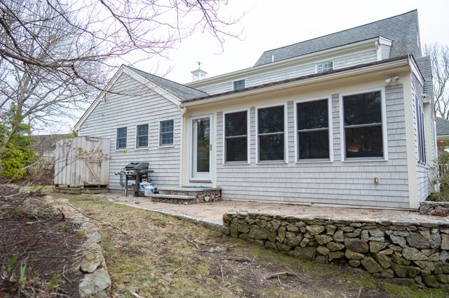 10 Abbey Gate Road, Cotuit, MA 02635