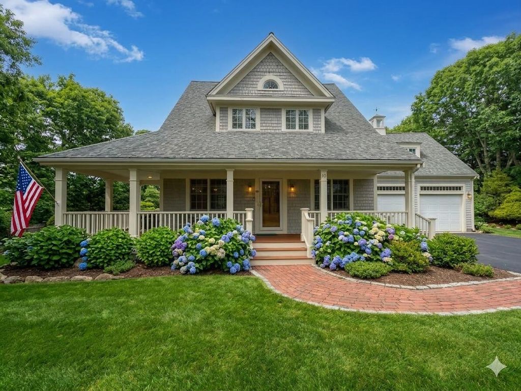 10 Abbey Gate Road, Cotuit, MA 02635