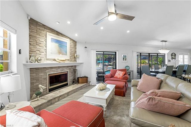 937 SW 54th LN, Cape Coral, FL 33914