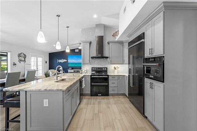 937 SW 54th LN, Cape Coral, FL 33914