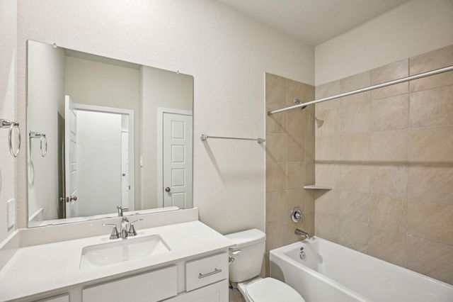 5132 Redbud Valley Drive, Pearland, TX 77584