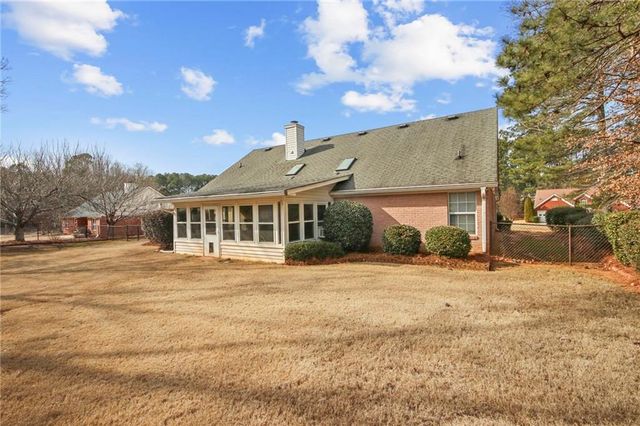 6236 Rock Port Drive, Flowery Branch, GA 30542