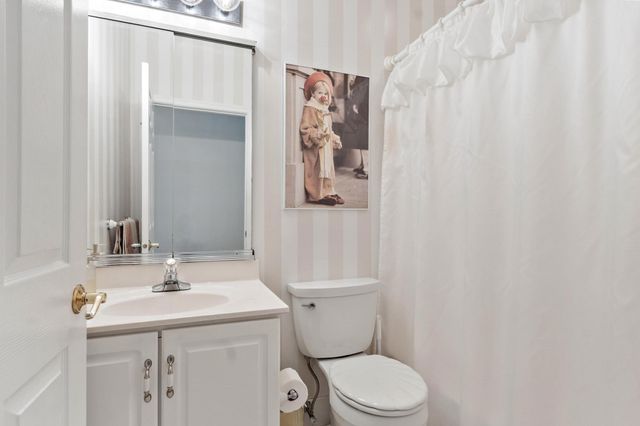 2 Nelson Cir, Bedford, MA 01730