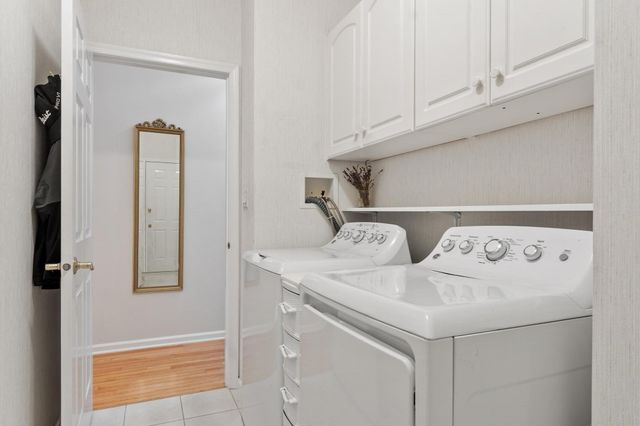 2 Nelson Cir, Bedford, MA 01730
