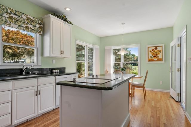 2 Nelson Cir, Bedford, MA 01730