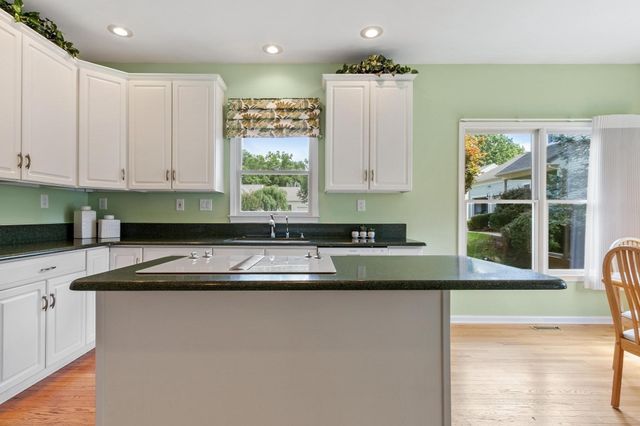 2 Nelson Cir, Bedford, MA 01730